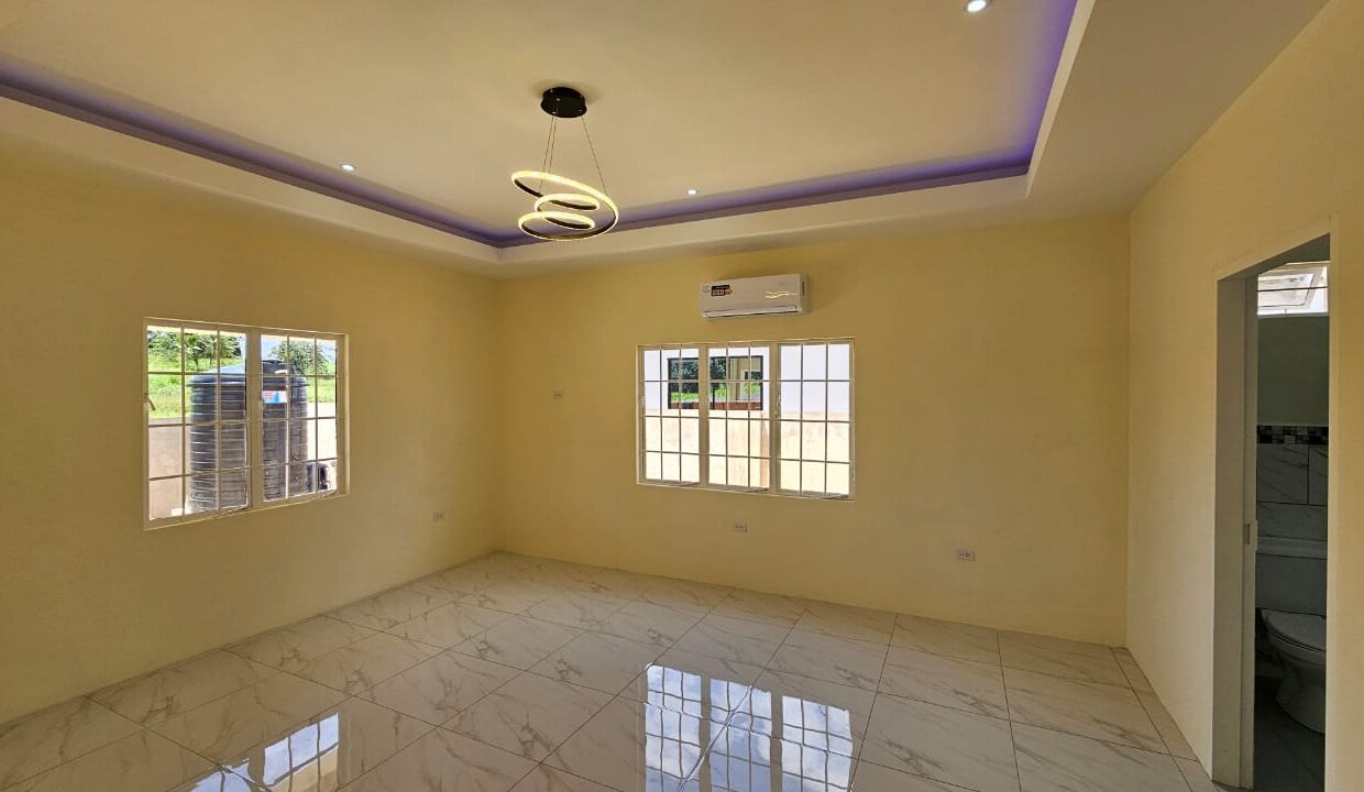 WhatsApp Image 2025-10-19 at 5.29.33 PM (1)